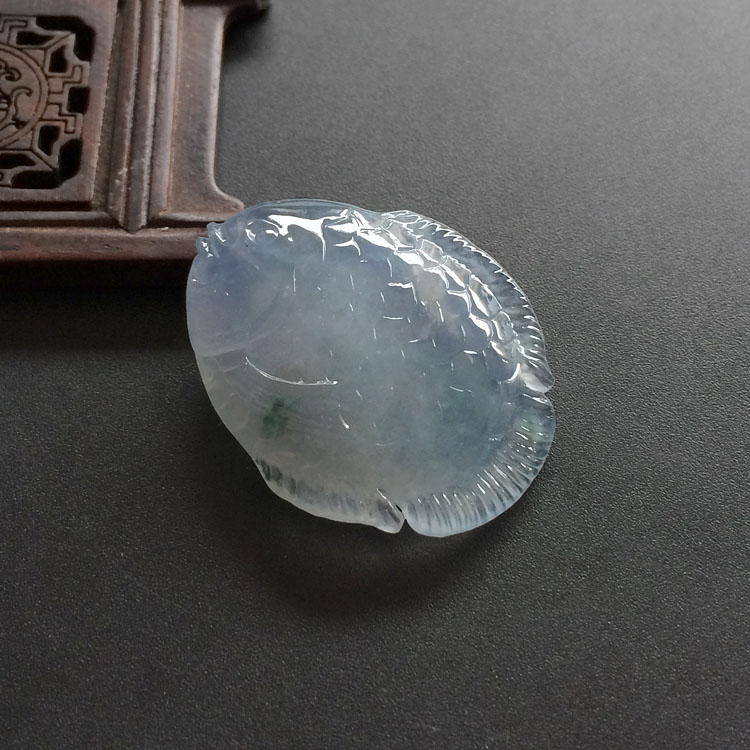 （超值推荐）冰种紫罗兰略飘花年年有余挂件/胸坠面