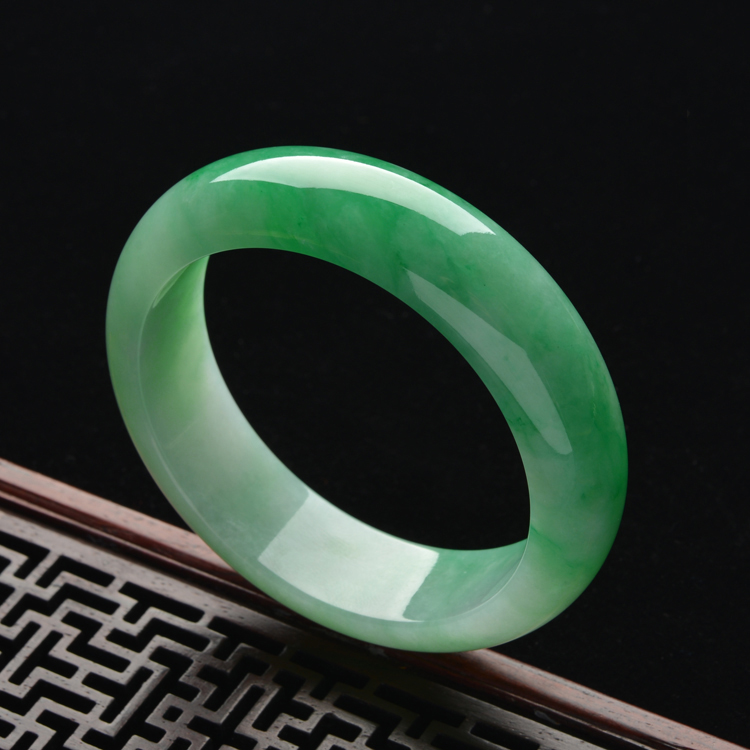 (超值推荐)糯冰种翠色手镯(59.3mm)