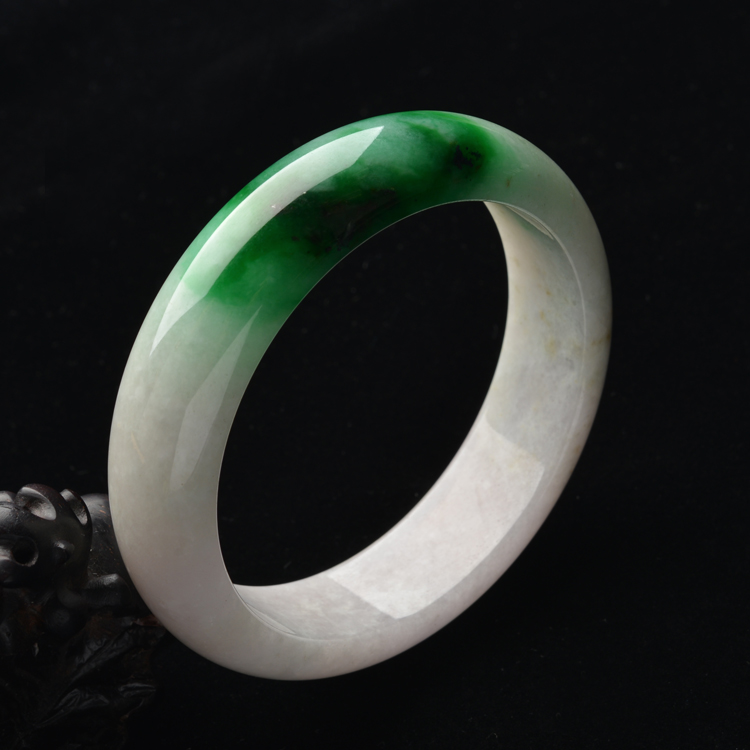 (超值推荐)糯冰种淡春带彩手镯(60.7mm)