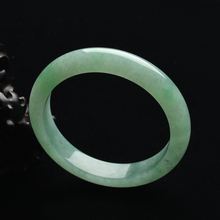 (超值推荐)糯冰种晴水略飘花手镯(57mm)