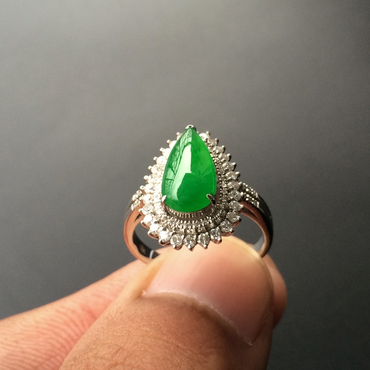 (超值推荐)冰种翠色镶白金钻石水滴戒指