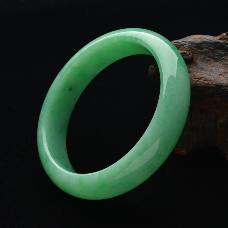 (超值推荐)糯冰种翠色手镯(59mm)