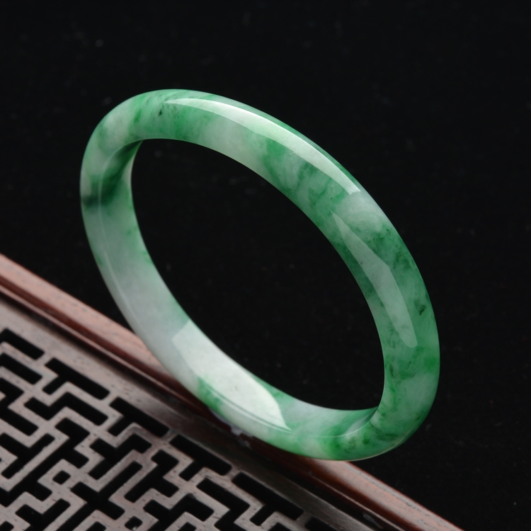 (超值推荐)糯冰种飘翠贵妃镯(59.3mm-50.7mm)