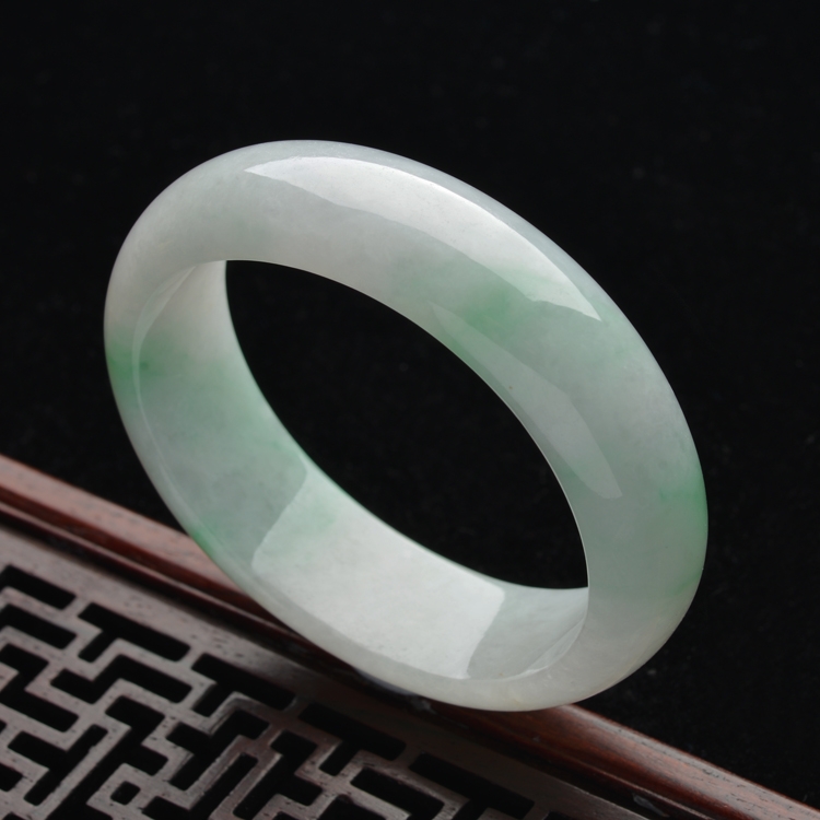 (超值推荐)糯冰种飘花贵妃镯(51mm-46.5mm)