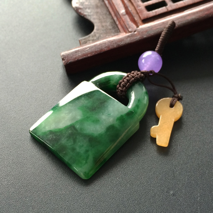 (超值推荐)糯冰种浓绿/黄翡平安锁挂件