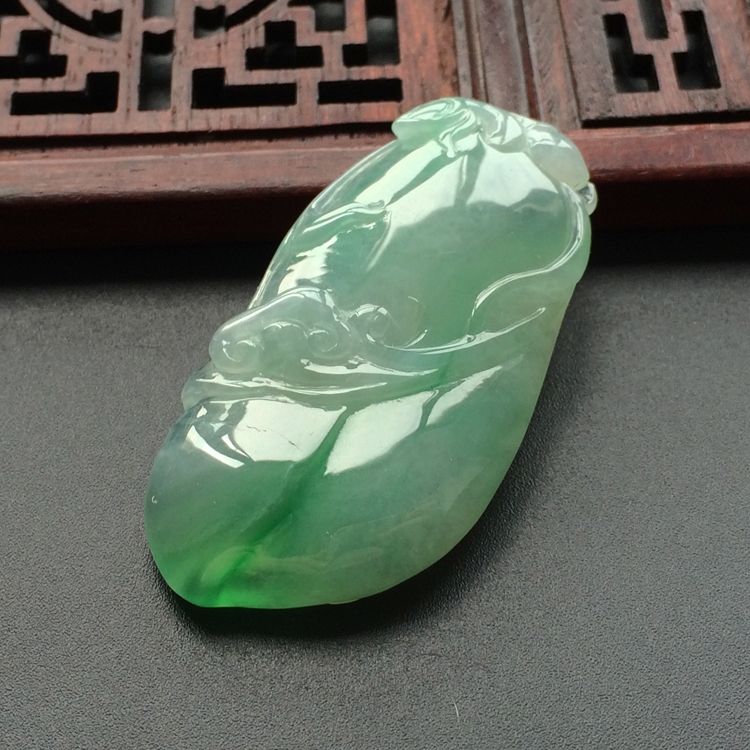 (超值推荐)冰种飘翠福瓜挂件