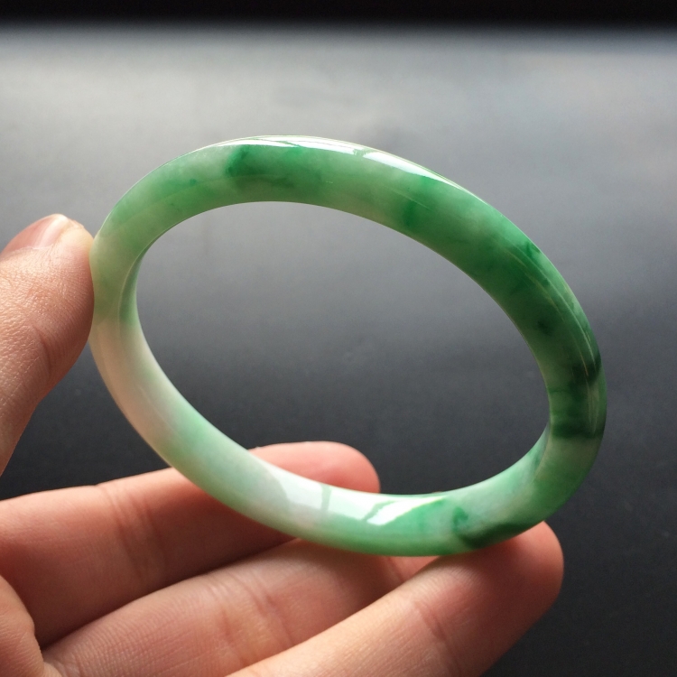 (超值推荐)糯冰种飘翠贵妃手镯(55mm-47.8mm)