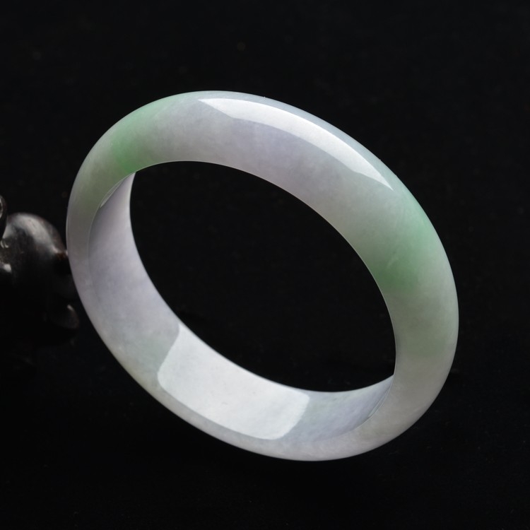 (超值推荐)糯冰种春带彩手镯(55.8mm)