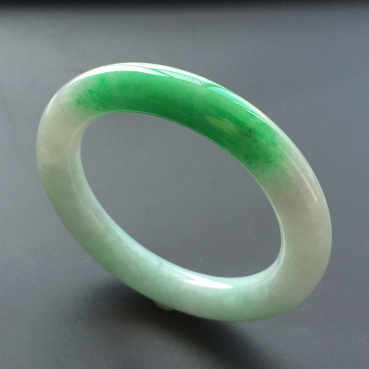 (超值推荐)糯冰种晴水飘翠圆条手镯(55.8mm)