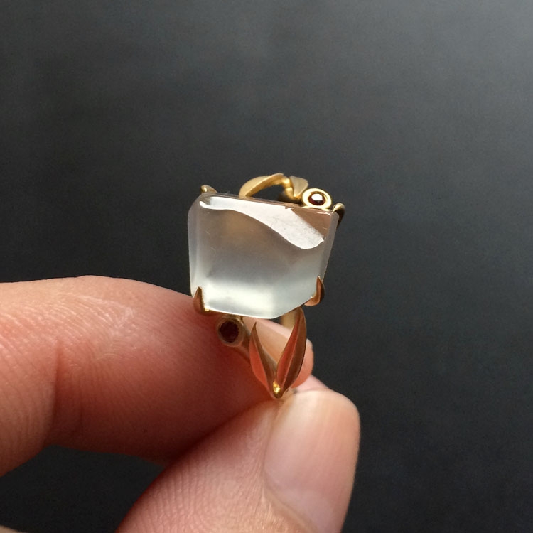 https://jdimg.jaadee.net//images/201512/goods_img/61472_151b8c2c2f1.jpg