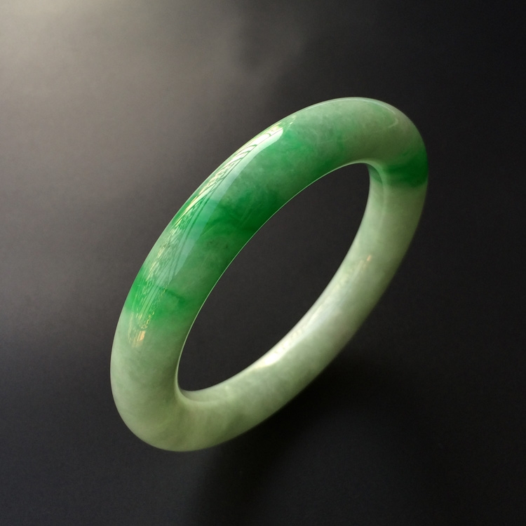 (超值推荐)糯冰种飘阳绿圆条手镯(56.1mm)