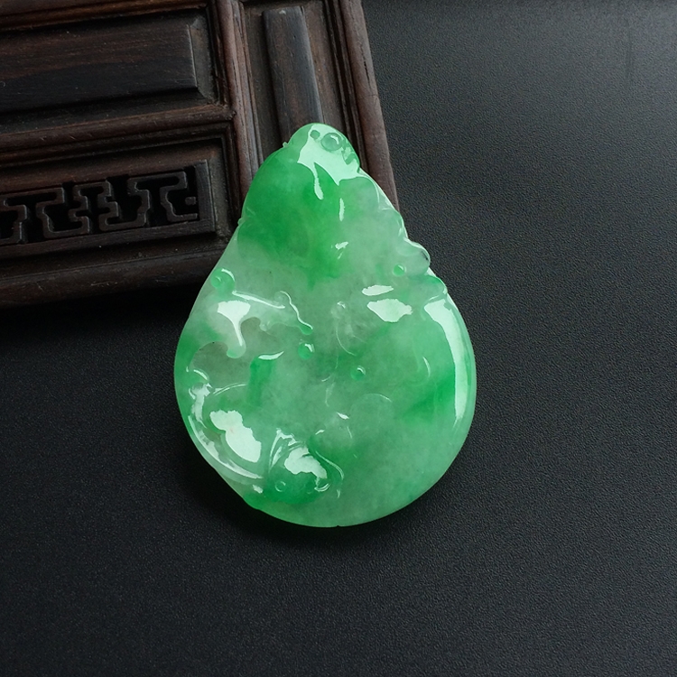 （超值推荐）糯冰种飘翠年年有余挂件