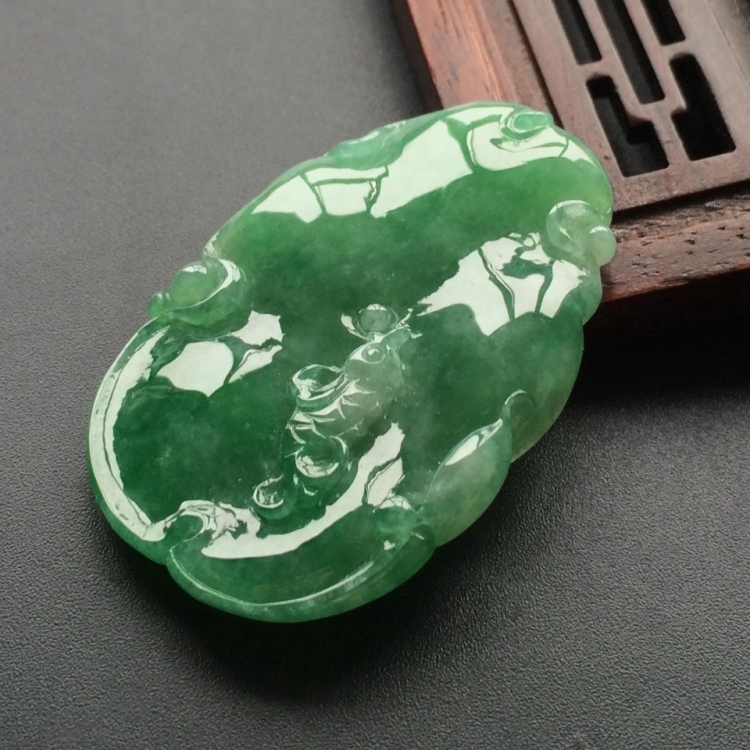 (超值推荐)糯冰种晴水略飘翠年年有余挂件