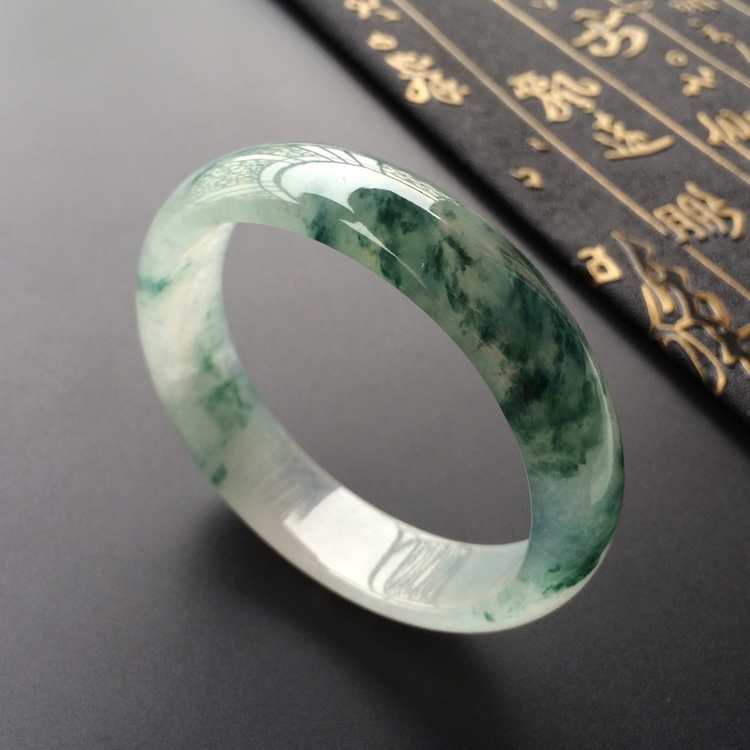 (超值推荐)冰种飘花贵妃镯(56.2mm-48.6mm)