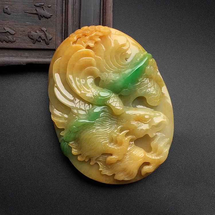 （超值推荐）糯冰种黄加绿大展宏图挂件