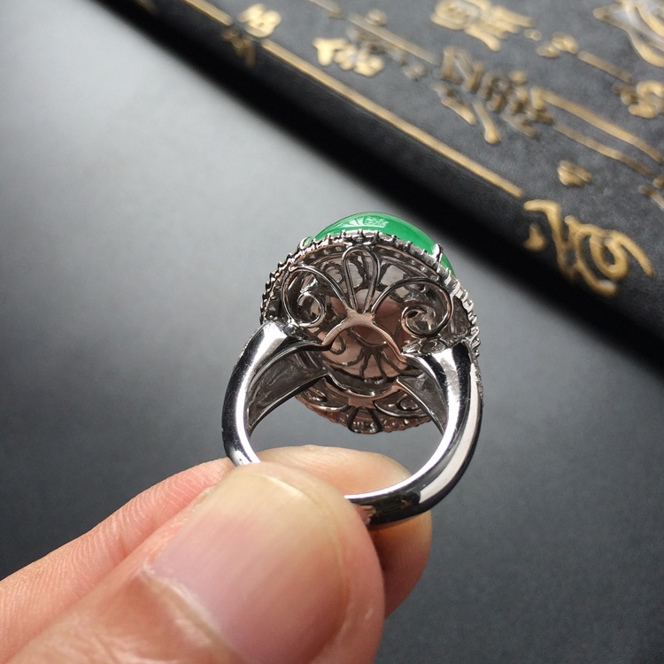 (超值推荐)糯冰种翠色镶白金钻石戒指