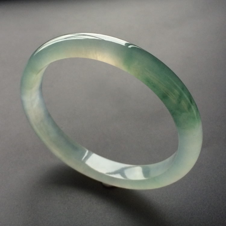 (超值推荐)冰种飘花贵妃镯(56.4mm-49.6mm)