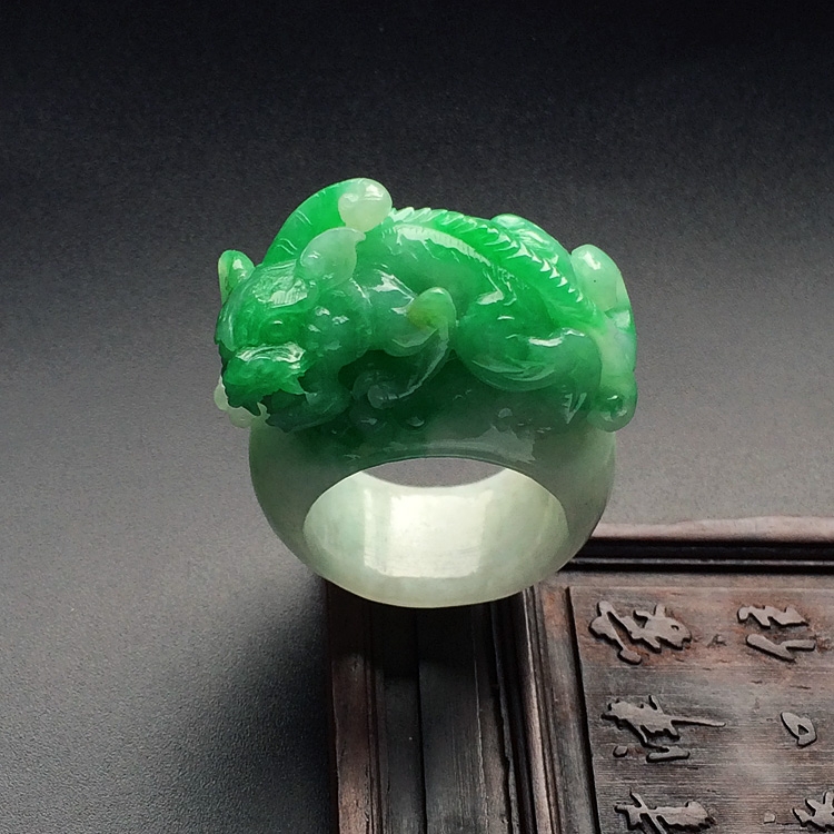 糯冰种飘翠貔貅扳指