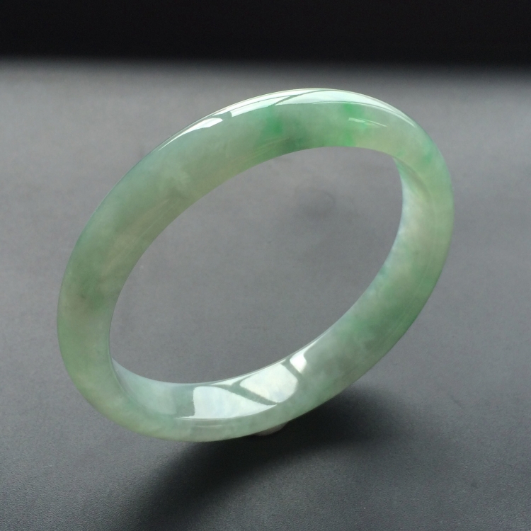 (超值推荐)糯冰种晴水飘翠贵妃镯(57.3mm-50.5mm)