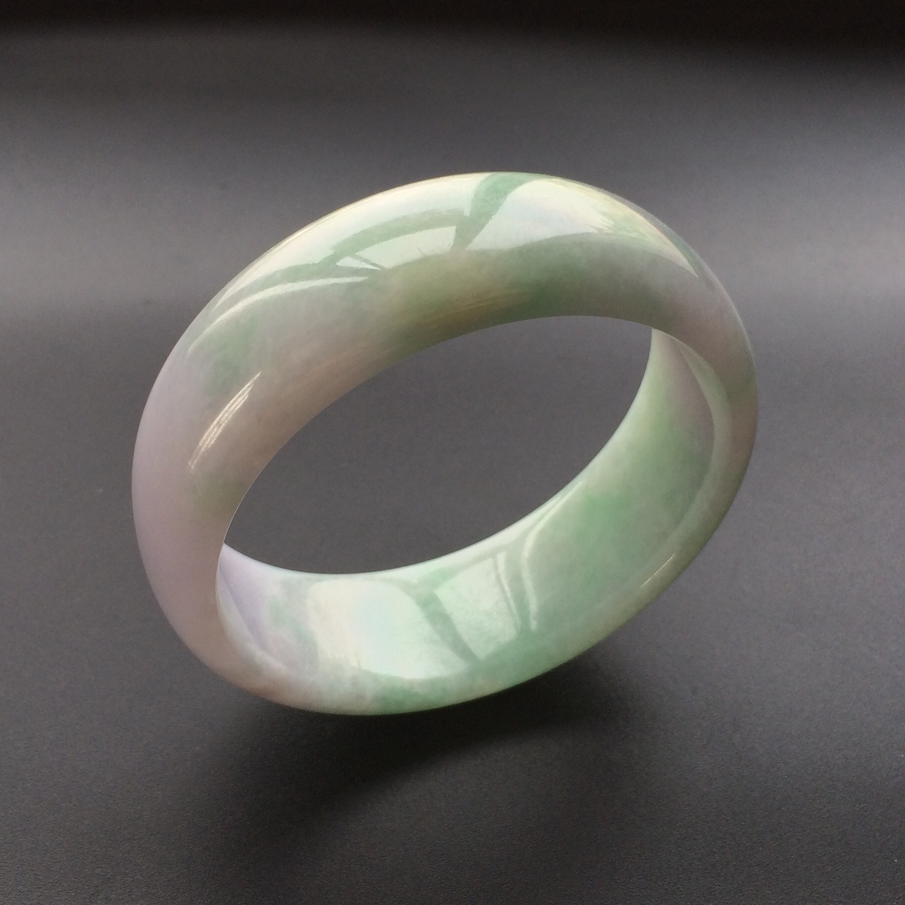 (超值推荐)糯冰种春带彩手镯(56.1mm)