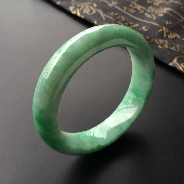 (超值推荐)糯冰种飘翠手镯(60.8mm)