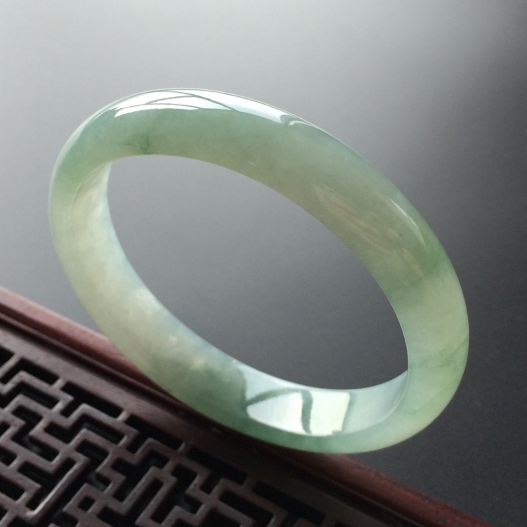 (超值推荐)糯冰种飘花贵妃镯(59mm-53.9mm)