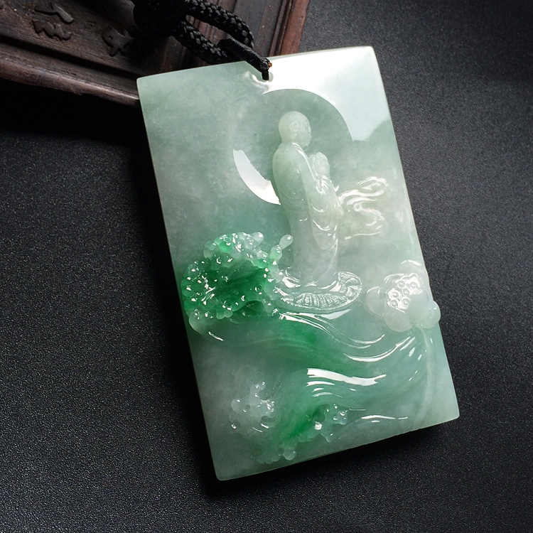 （超值推荐）（高松峰大师作品）糯冰种飘翠心莲花开挂件