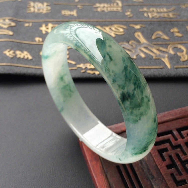 (超值推荐)冰种飘花贵妃镯(56.4mm-48.5mm)