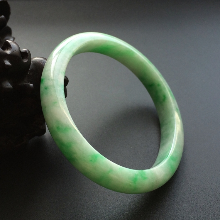 (超值推荐)糯冰种飘翠贵妃镯(53.8mm-47.3mm)