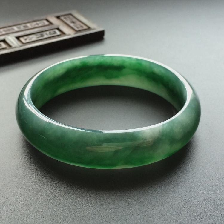 (超值推荐)糯冰种浓绿贵妃镯(56.6mm-50.5mm)