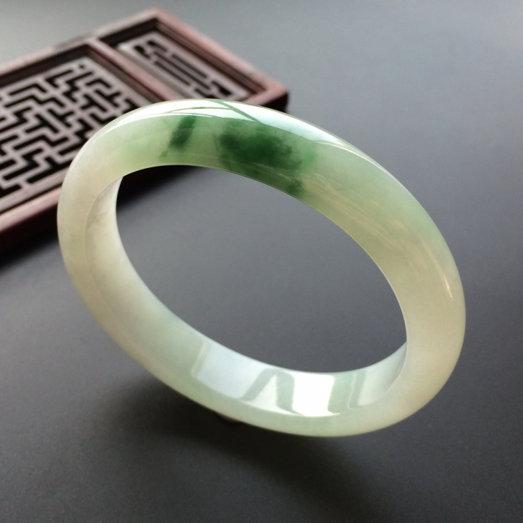 (超值推荐)糯冰种飘花贵妃镯(54.6mm-48.1mm)