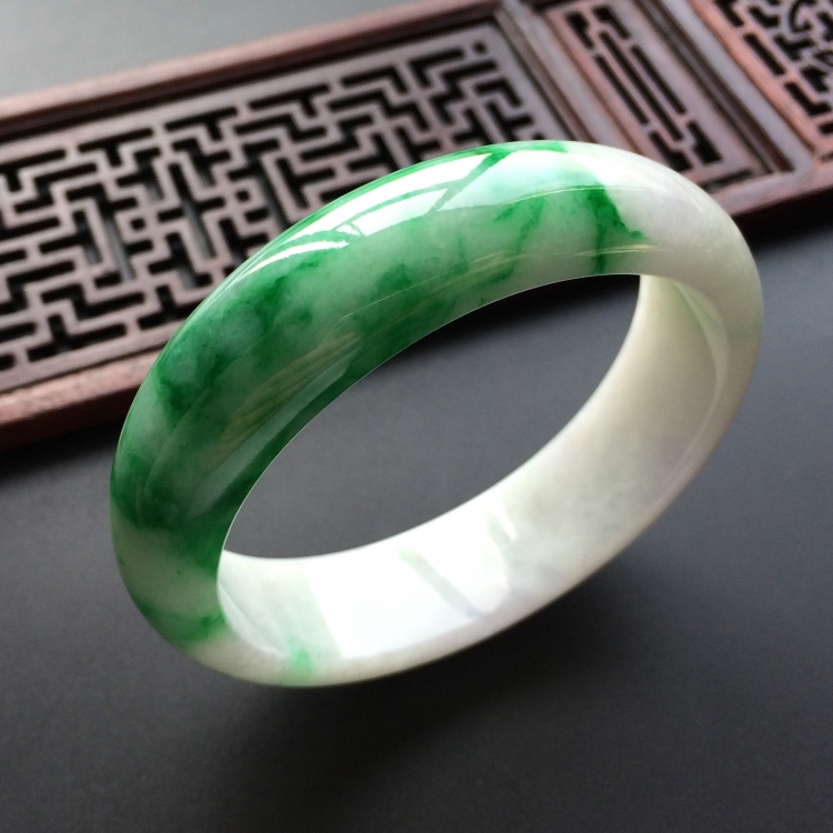 (超值推荐)糯冰种飘翠贵妃镯(54.8mm-47.6mm)