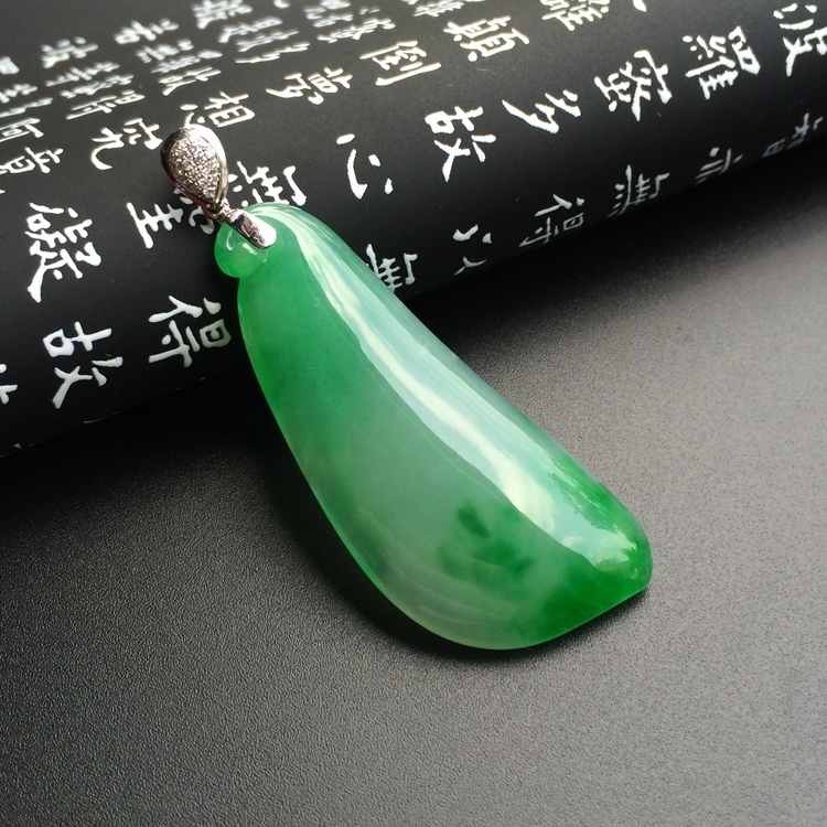 糯冰种飘阳绿福瓜挂件