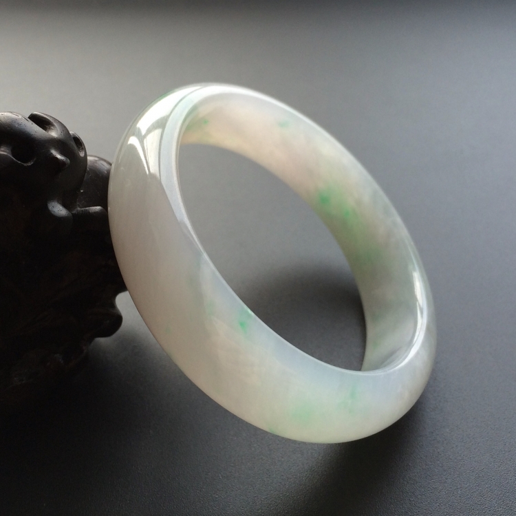 (超值推荐)糯冰种淡春带彩贵妃镯(53mm-47.6mm)