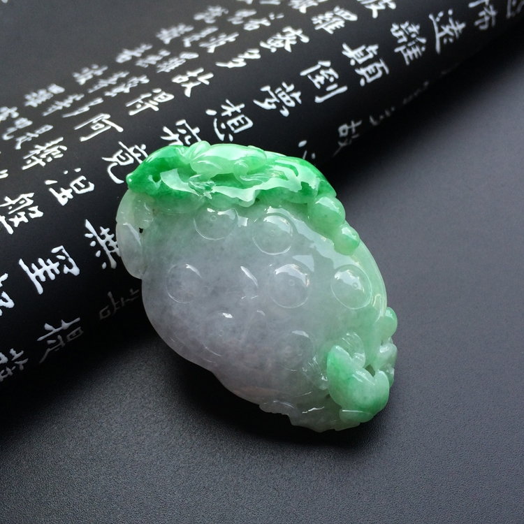 糯冰种飘翠连生贵子挂件