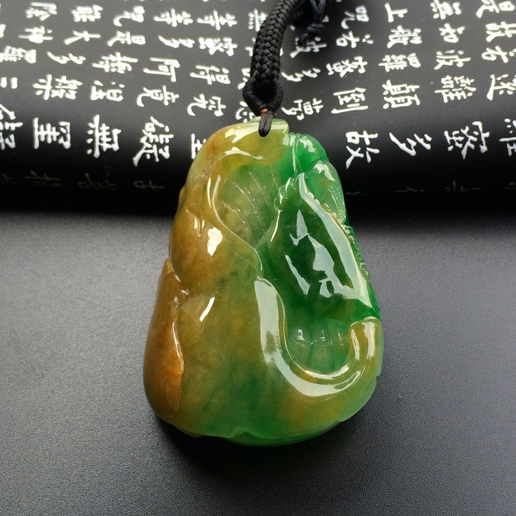 （超值推荐）糯冰种黄加绿年年有余挂件