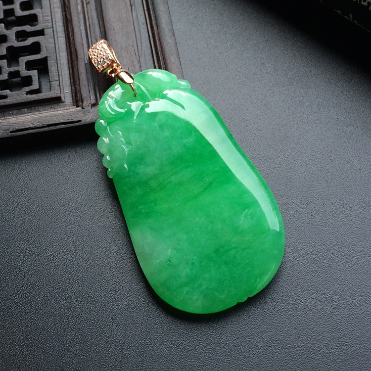 糯冰种翠色福瓜挂件