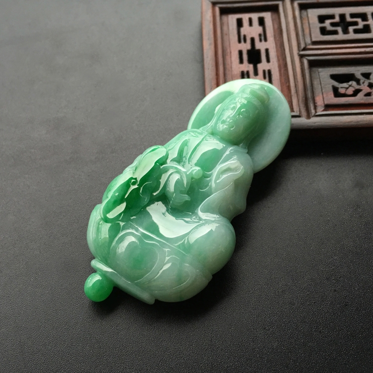 (超值推荐)糯冰种飘翠观音挂件