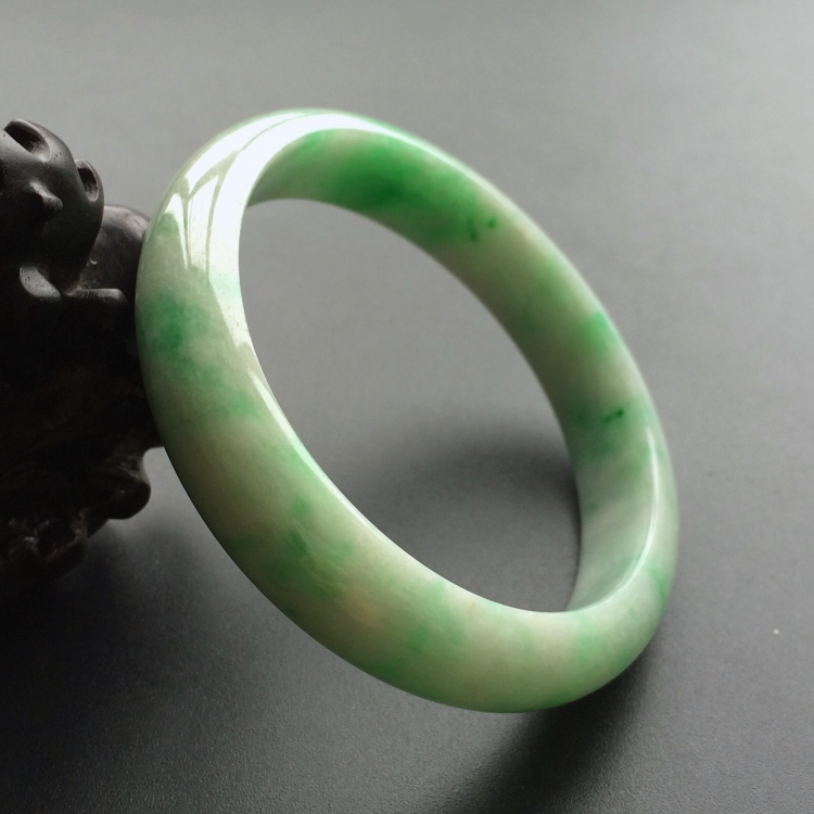 (超值推荐)糯冰种飘翠贵妃镯(55.3mm-48.5mm)