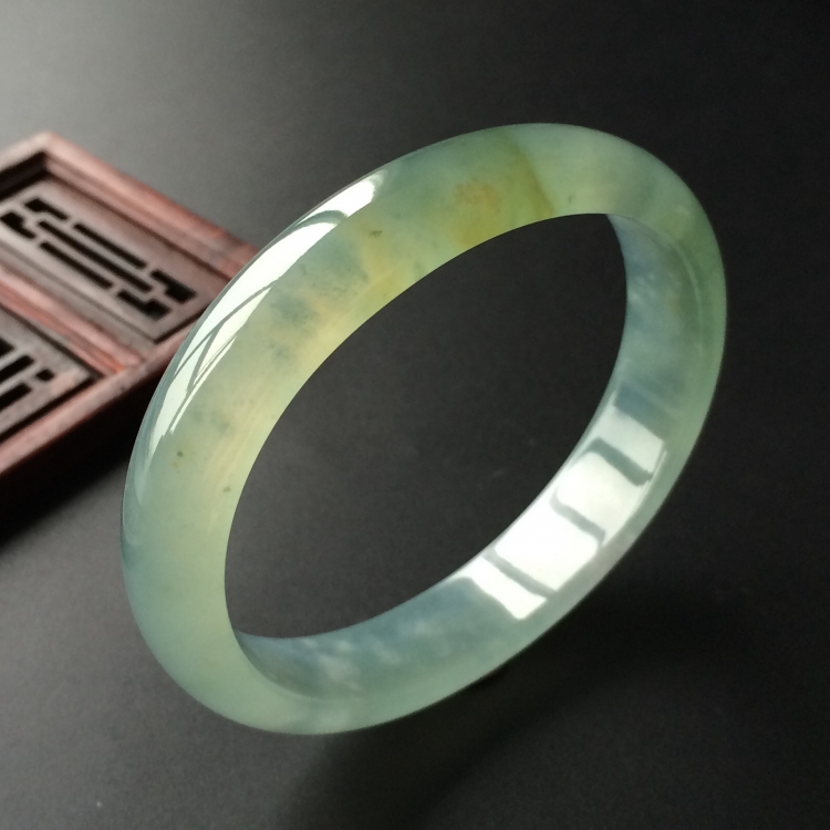 (超值推荐)冰种晴水略带黄翡贵妃镯(57.5mm-49.2mm)