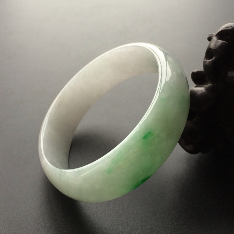 (超值推荐)糯冰种飘翠贵妃镯(56.3mm-49.5mm)