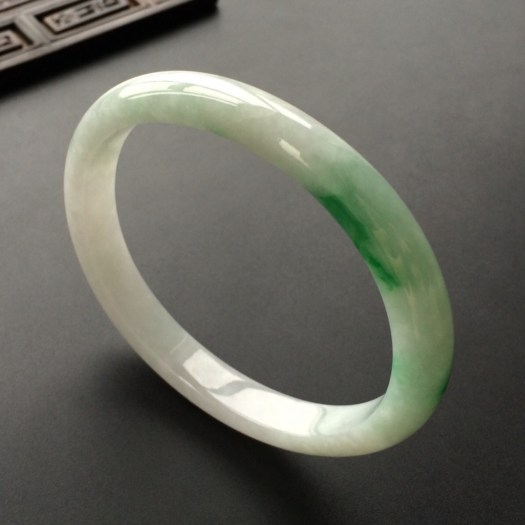 (超值推荐)糯冰种飘翠贵妃镯(56.1mm-48.5mm)