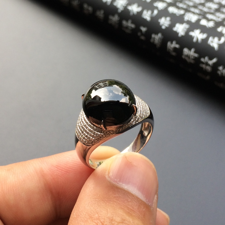 冰玻种墨翠镶白金钻石戒指（男戒）