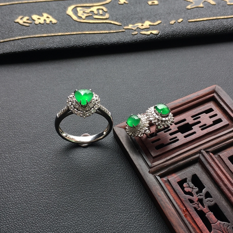 (超值推荐)冰种阳绿镶白金钻石戒指/耳钉套装