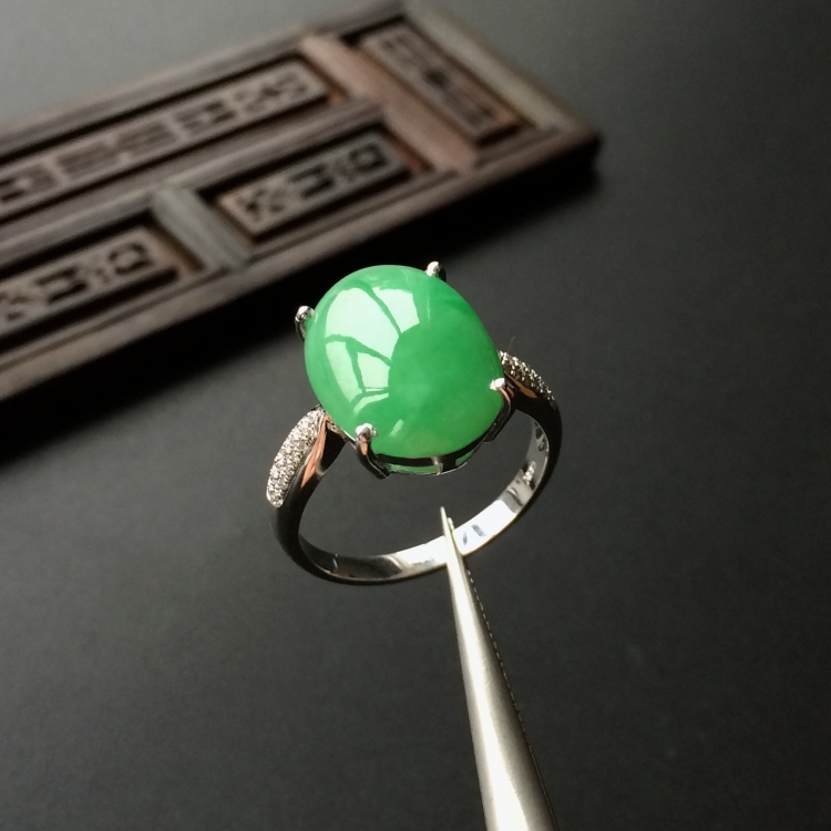 (超值推荐)糯冰种翠色镶白金钻石戒指
