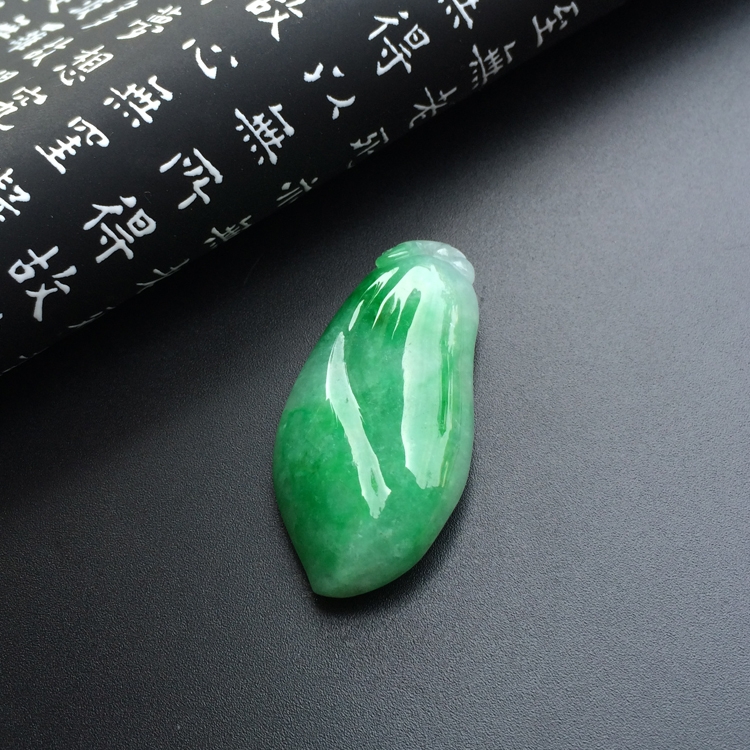 糯冰种飘翠福瓜挂件