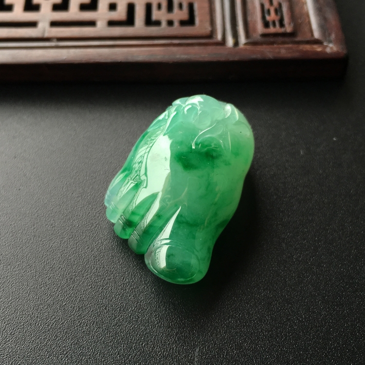 (超值推荐)糯冰种飘绿花知足常乐挂件