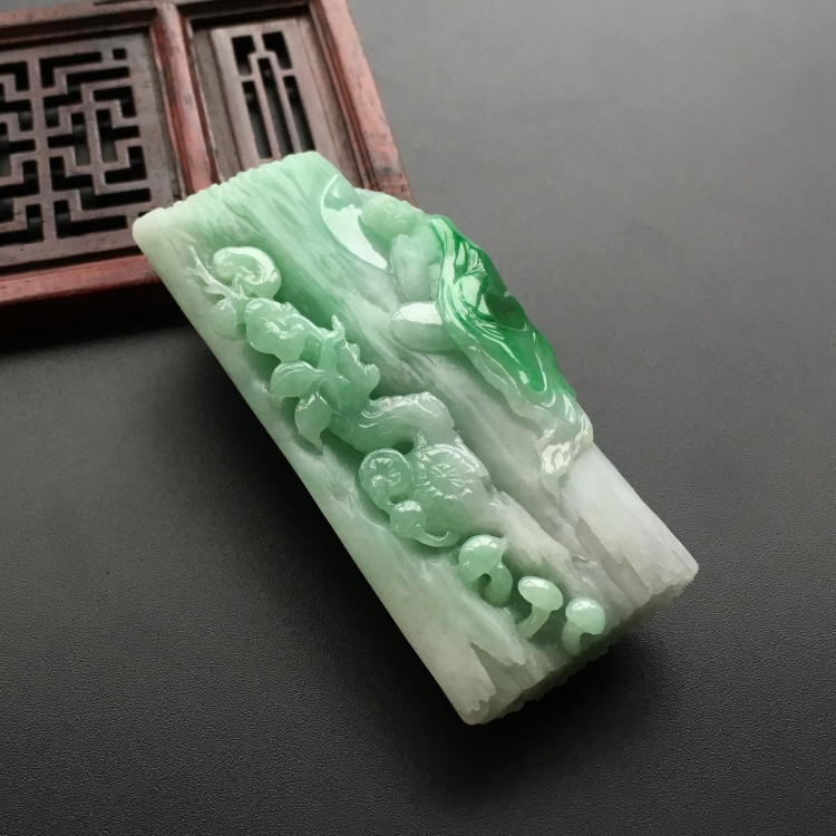 (超值推荐)糯冰种飘翠枯木逢春挂件