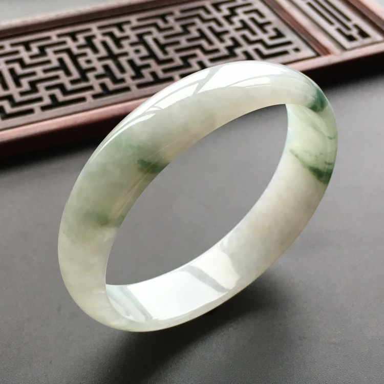 (超值推荐)糯冰种飘花贵妃镯(53mm-46.1mm)