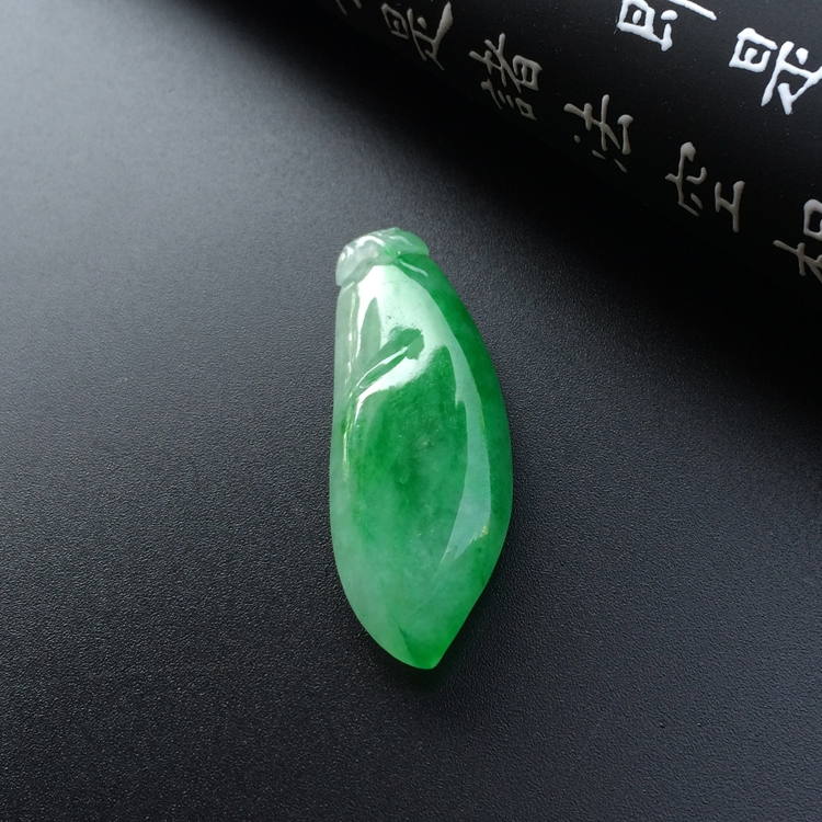 糯冰种翠色福瓜挂件
